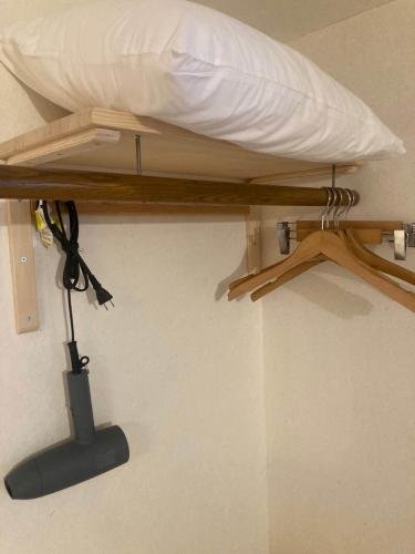 extra-pillow-coat-hanger-hair-dryer-scaled