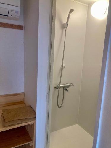 shower_bnd